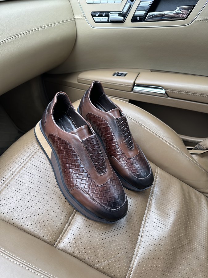 Коричневі чоловічі кросівки Brooks Коричневі чоловічі кросівки Brooks