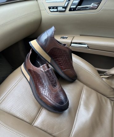Коричневі чоловічі кросівки Brooks