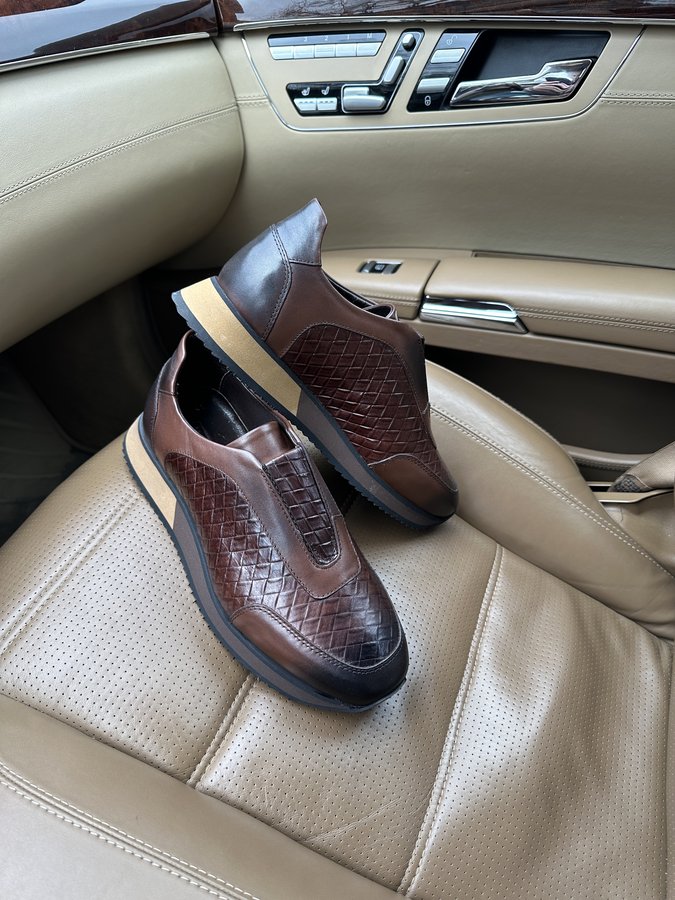 Коричневі чоловічі кросівки Brooks Коричневі чоловічі кросівки Brooks
