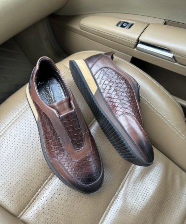 Коричневі чоловічі кросівки Brooks