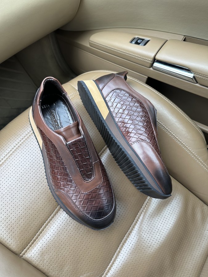 Коричневі чоловічі кросівки Brooks Коричневі чоловічі кросівки Brooks