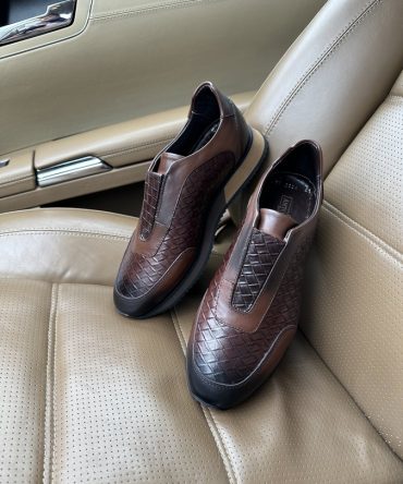 Коричневі чоловічі кросівки Brooks