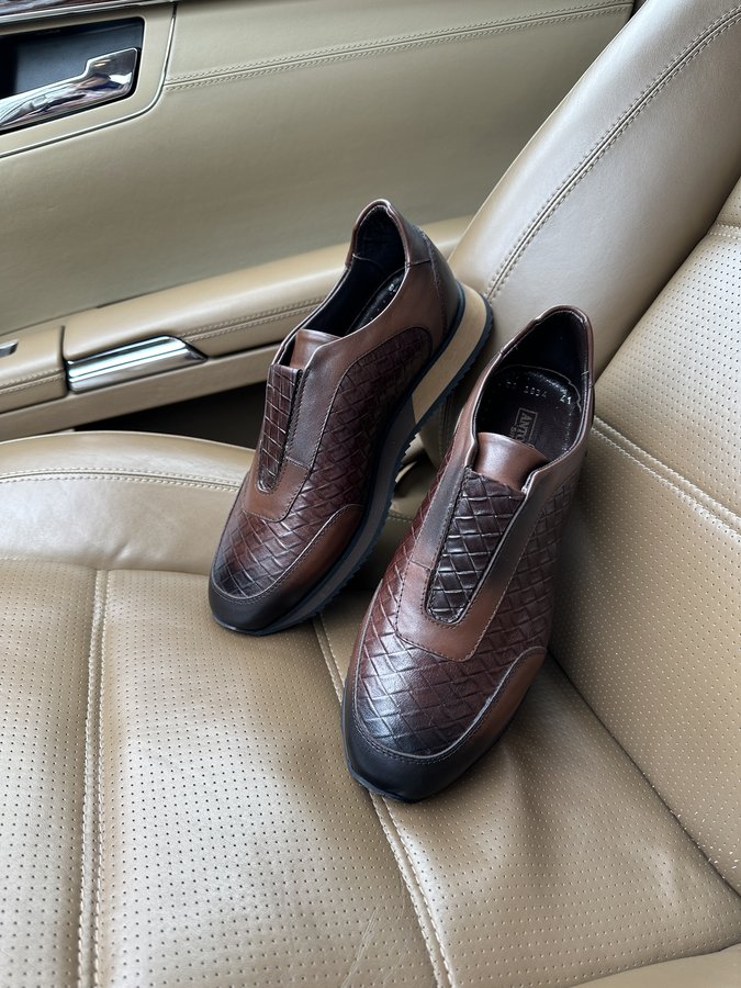 Коричневі чоловічі кросівки Brooks Коричневі чоловічі кросівки Brooks