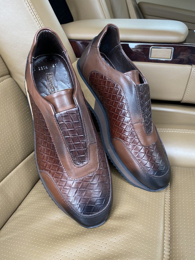 Коричневі чоловічі кросівки Brooks Коричневі чоловічі кросівки Brooks