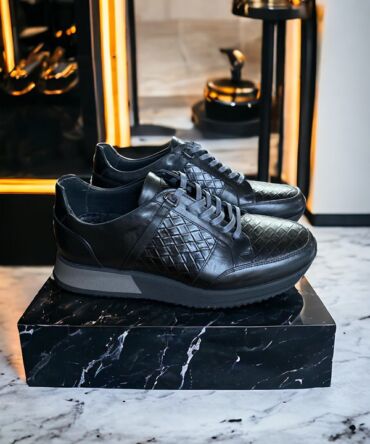 Чорні чоловічі кросівки Braun