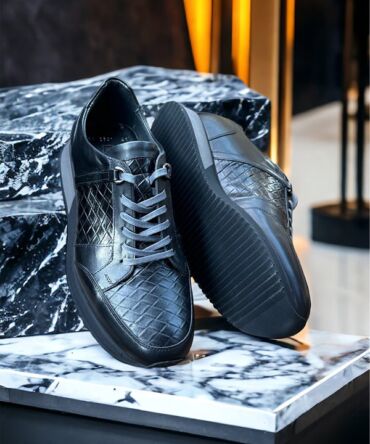 Чорні чоловічі кросівки Braun