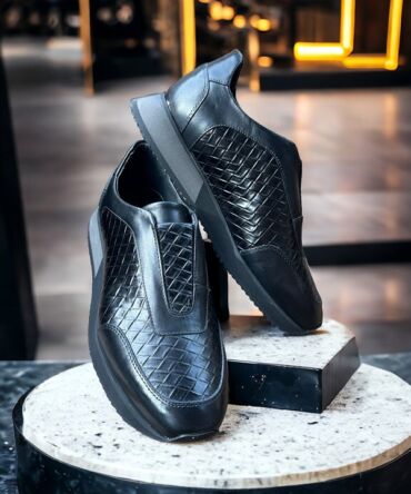 Чорні чоловічі кросівки Brooks