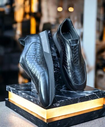 Чорні чоловічі кросівки Brooks