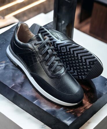 Кросівки шкіряні чорного кольору Tim