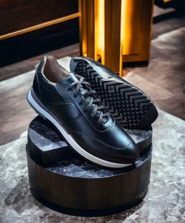 Кросівки шкіряні чорного кольору Jeremiah