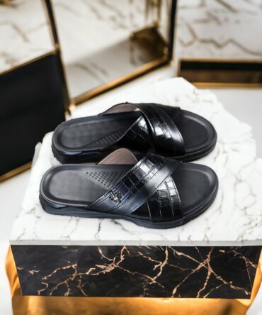 Шльопанці шкіряні чорні Martin Croco