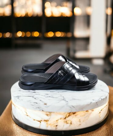 Шльопанці шкіряні чорні Martin Croco