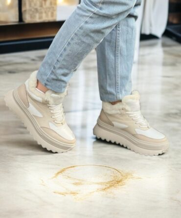 Жіночі чобітки шкіряні бежеві Malva