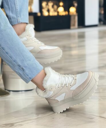 Жіночі чобітки шкіряні бежеві Malva