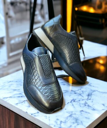 Сині чоловічі кросівки Brooks
